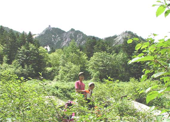 オベリスクのみえる河原