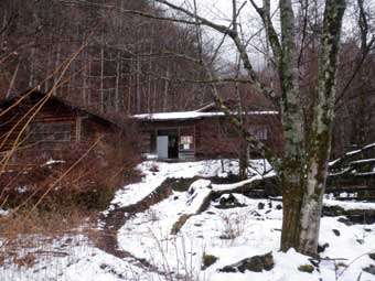 雪の降った日の廃屋 雪の降った日の廃屋 Closed 20 years ago] This ski resort with an