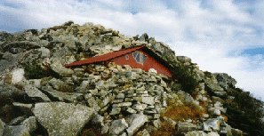 前常念の避難小屋