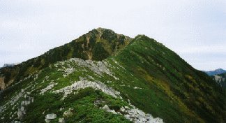 前常念から見た常念岳